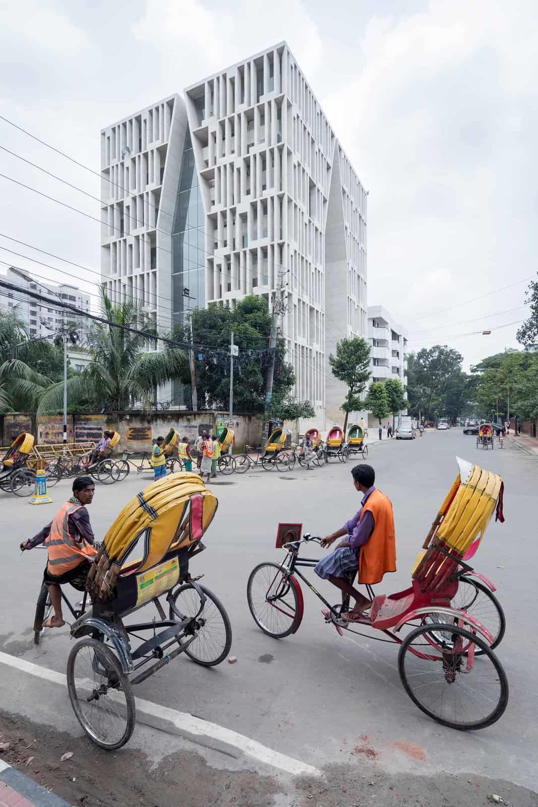 Gulshan Society Mosque \ Gulshan, Dhaka, Architect: URBANA / Kashef Mahboob Chowdhury \ Copyright: Iwan Baan