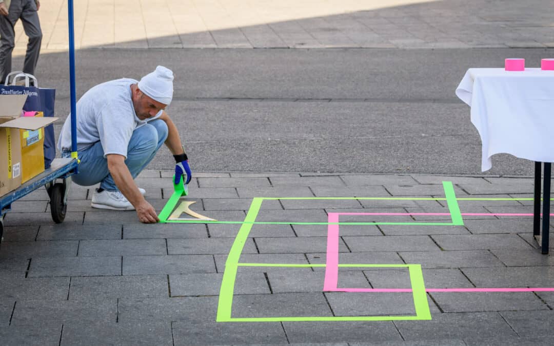 Nacht der Museen 2025:  Das DAM im Stadtraum – Performance, Workshop, Info & Musik an der „Langen Bank“