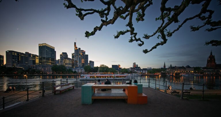 DIE LANGE BANK Installation auf der Hauptwache