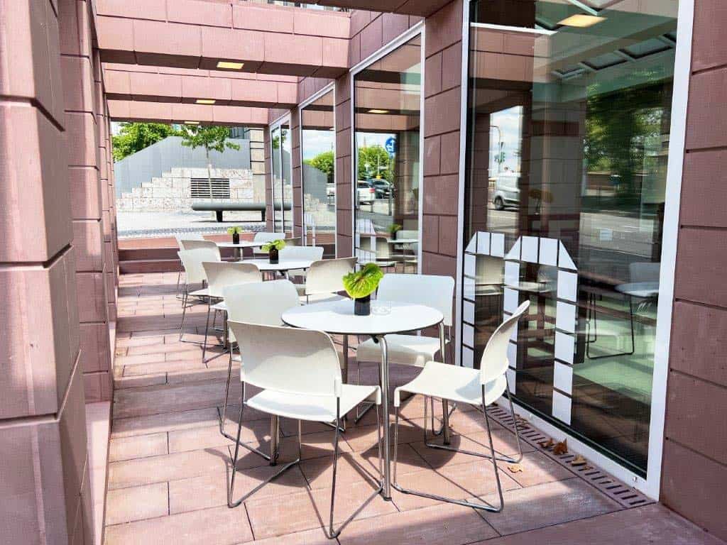 Cafe außen Café im DAM Foto: Fritz Philipp