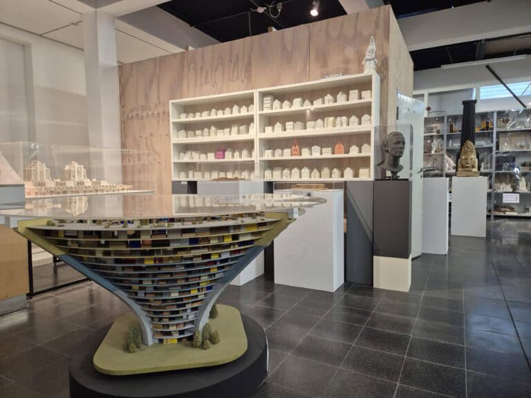 Guided Tour through the Archive