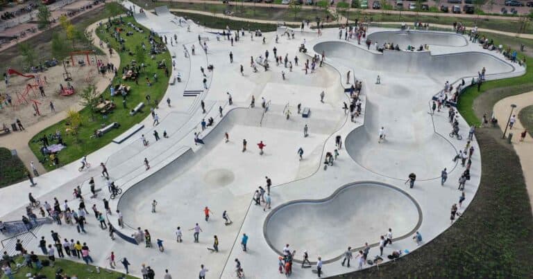 CITY IS SPORTS — CITIES IN MOTION:  EUROPEAN PROJECTS AND EXAMPLES