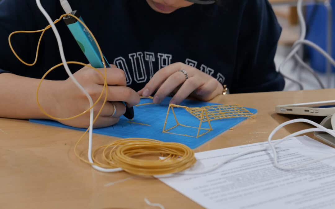 Workshop: Baue die Zukunft – Greifbare Tonkonstruktion und robotischer 3D-Druck