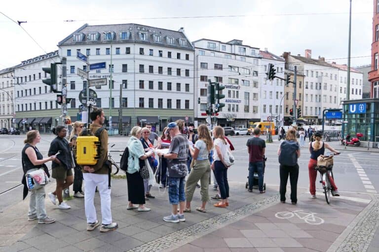 TOO HOT: Climatewalk – Stadtklima erleben und urbane Hitze verstehen TOO HOT: Climatewalk – Stadtklima erleben und urbane Hitze verstehen